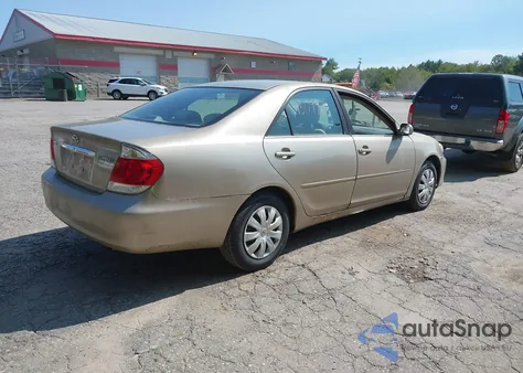 2005 Toyota Camry Le z USA, uszkodzony, nr VIN 4T1BE30KX5U088015